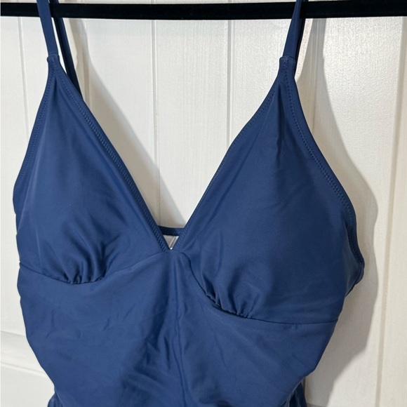 CUPSHE Women's One Piece Swimsuit Tummy Control Plunging V Neck Bathing Suit - Picture 4 of 10